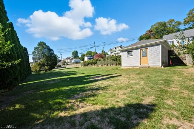 Building Photo - 410 Cornelia St