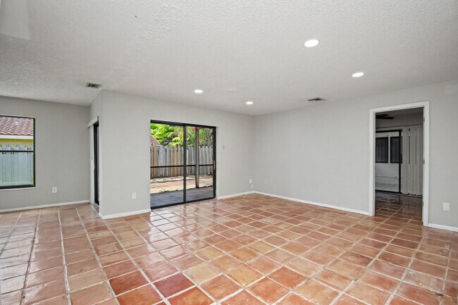 Building Photo - 7407 Silver Woods Ct
