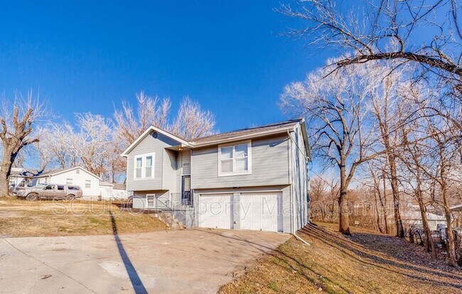 Building Photo - 3711 N Lydia Ave