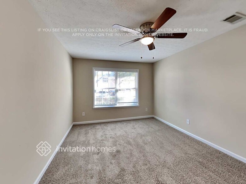 Building Photo - 1594 Stephens Pond View