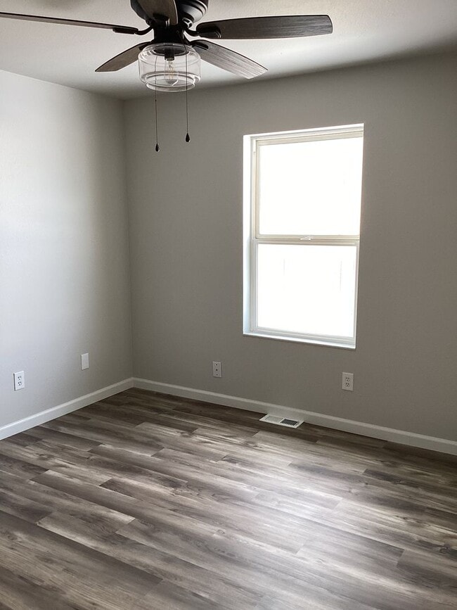 Building Photo - Newly Remodeled 3 Bedroom House in Belgrade