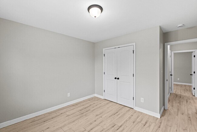 Building Photo - Bridgeport Home with Community Pool!