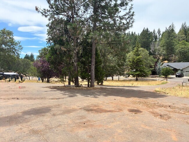 Building Photo - Fully Remodeled 5 Bedroom Home on 1 Acre with Shop, RV Parking & Stunning Views In Shady Cove