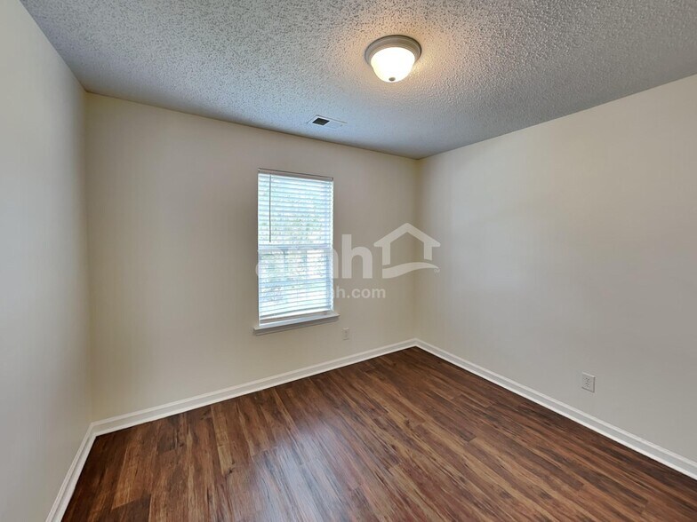 Building Photo - 125 Everett Park Dr