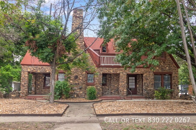 Building Photo - 1618 W Kings Hwy