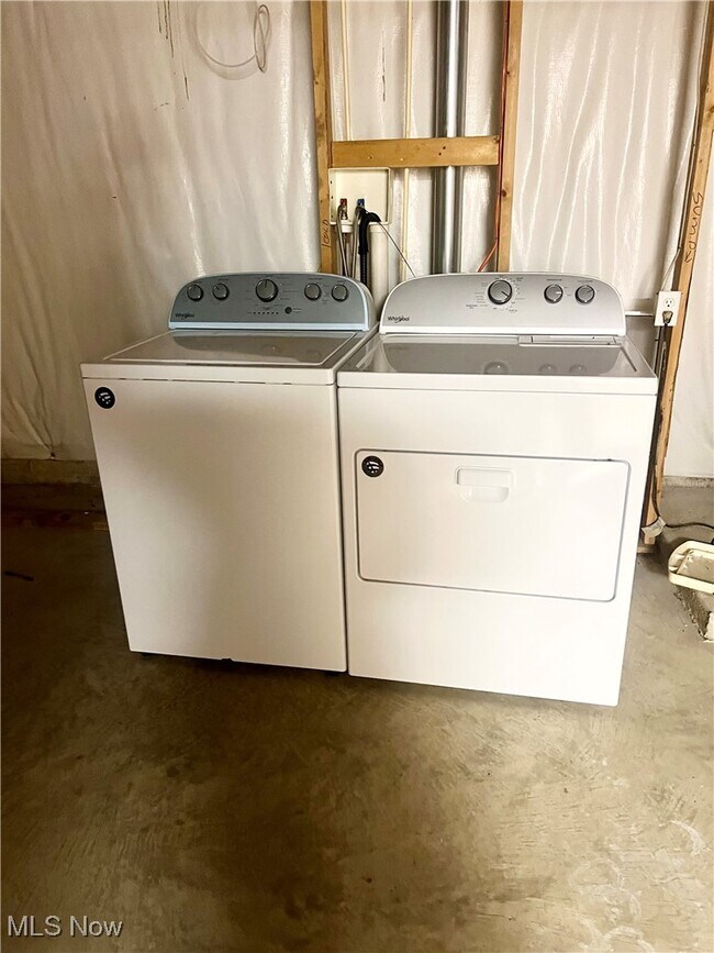 Building Photo - 654 Brookwood Ct