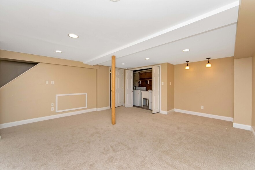 Building Photo - 204 Greenbriar Ln