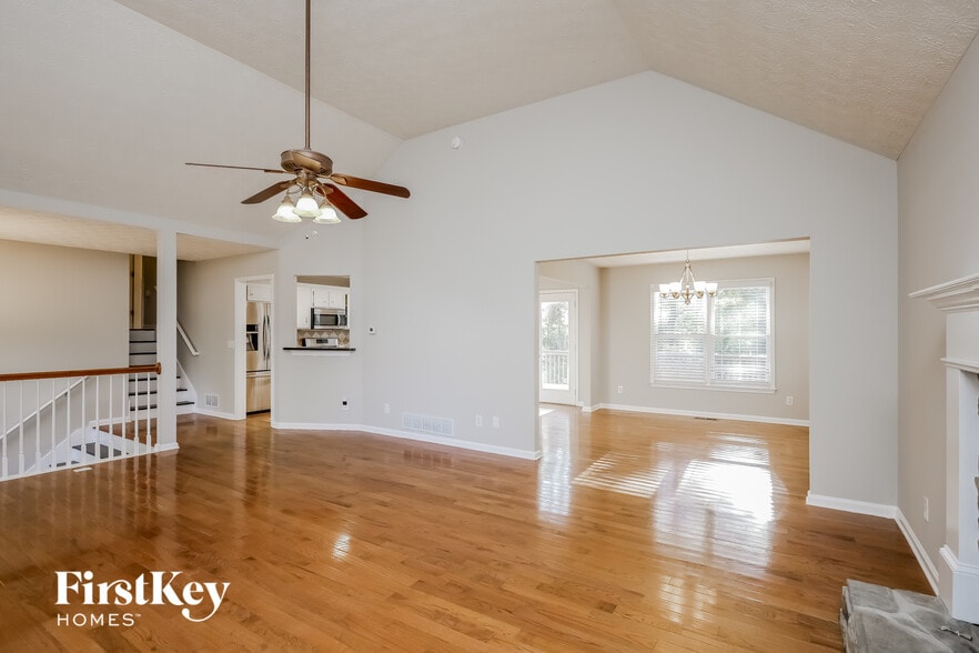 Building Photo - 210 Calusa Lake Ct
