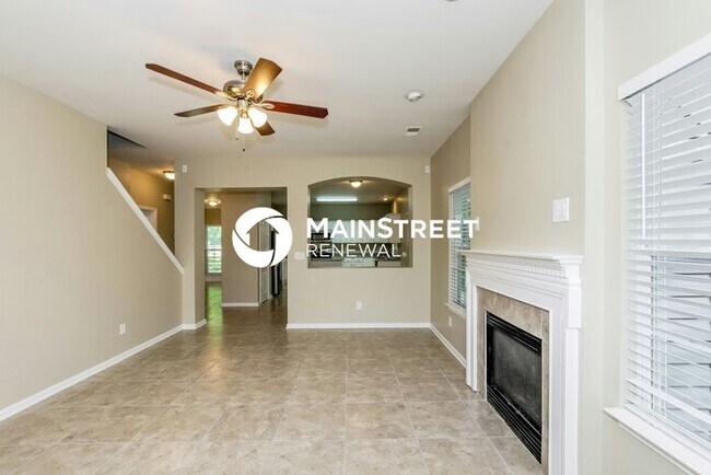 Building Photo - 4 Bedroom Pet-Friendly Home in Charlotte, NC with Main Street Renewal