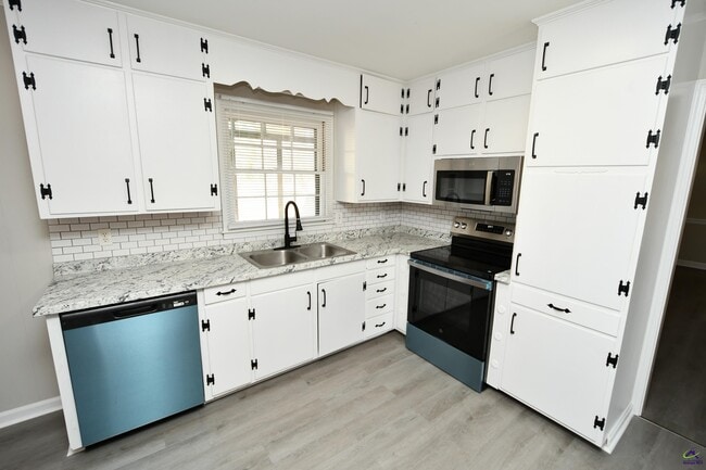 Building Photo - 467 SR 96