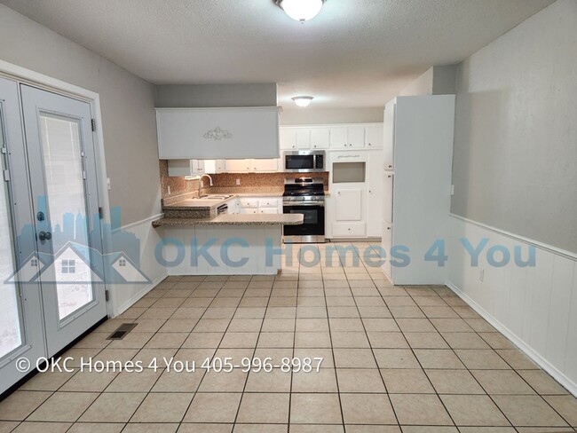 Building Photo - Nice 2 bed, 2 bath in SW OKC!