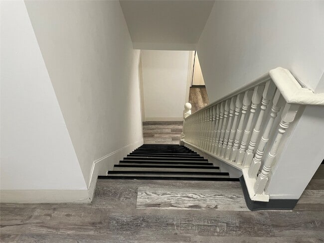 Building Photo - 50 Schubert St