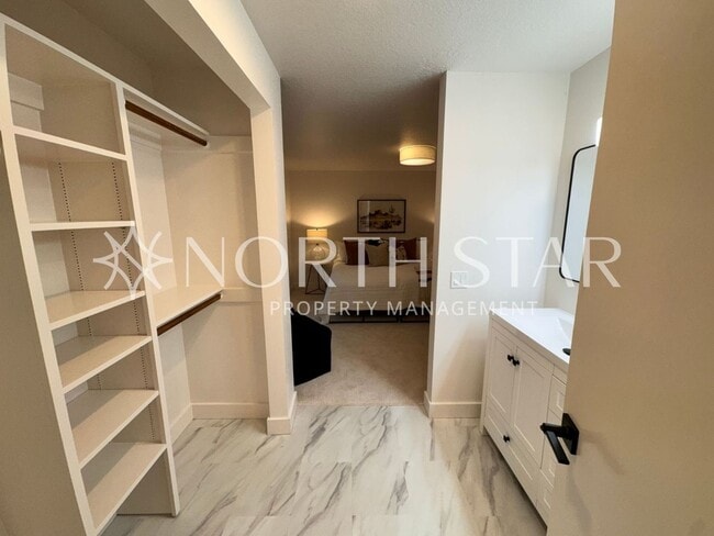 Building Photo - Remodeled Single Level Living.