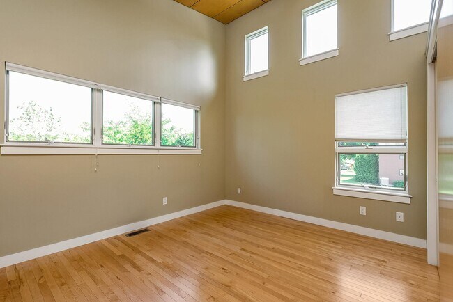 Building Photo - 659 Dennett St