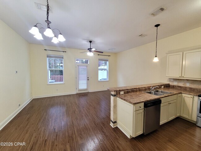 Building Photo - 7218 Quail Hollow Dr