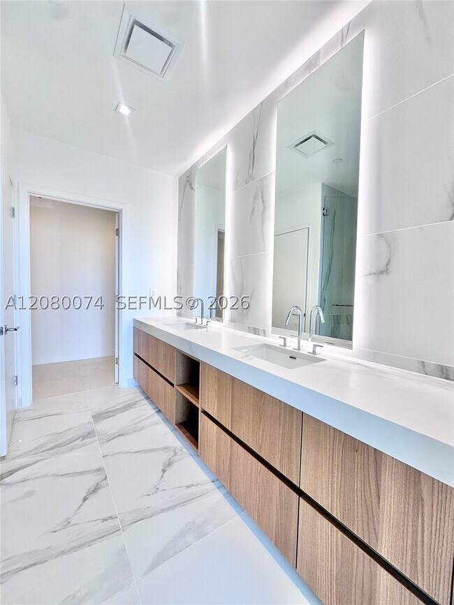 Building Photo - 1400 Biscayne Blvd