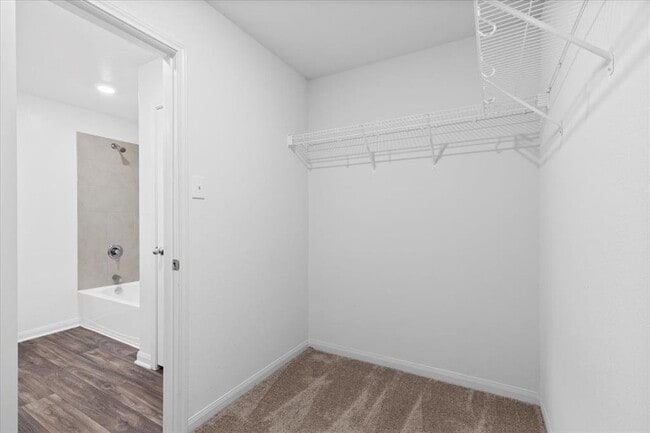 Building Photo - 625 Riverdale Dr