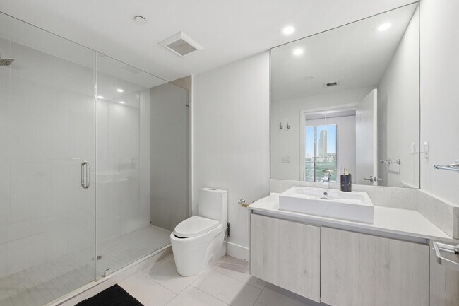 Building Photo - 13800 Highland Dr