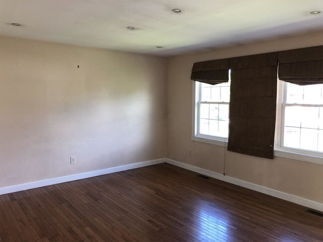 Building Photo - 412 Cherokee Dr