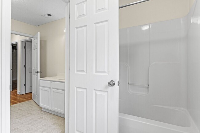 Building Photo - 4 Bedroom 2.5 Bathroom located in Creeks Edge