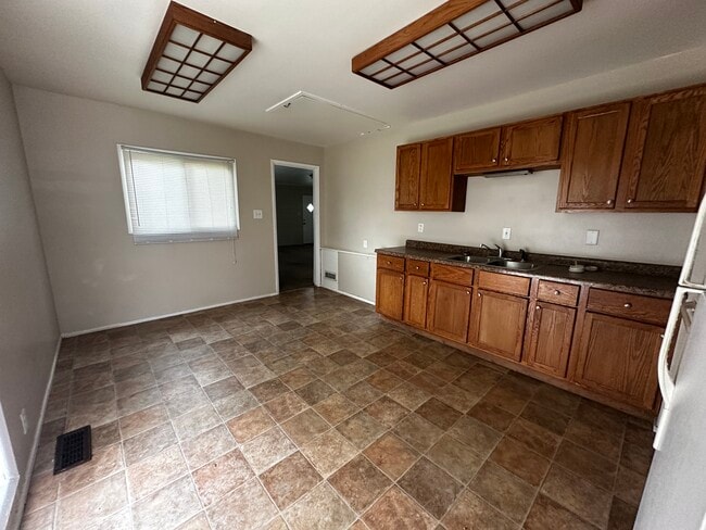 Building Photo - 1115 Ebeling Dr
