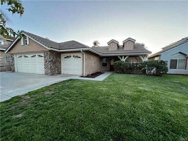 Building Photo - Stunning Pool Home in Menifee with Three-C...