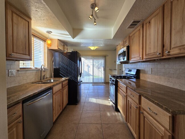 Building Photo - 2300 Calle Brocha