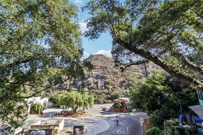 Building Photo - 432 Fernwood Pacific Dr