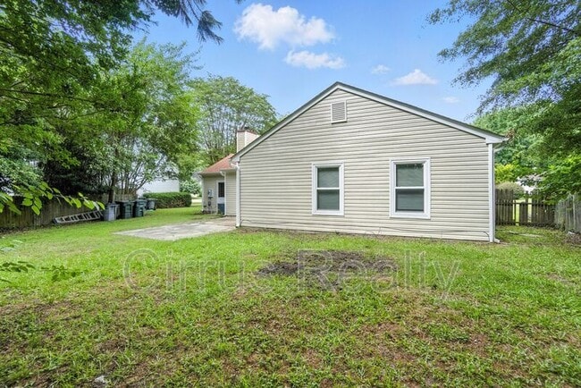 Building Photo - 142 Springdale Way