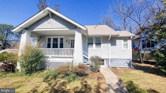 Building Photo - 228 Manor Cir