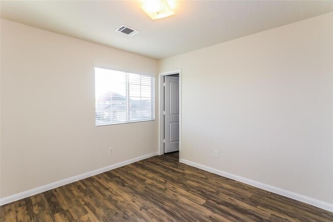 Building Photo - 19023 Moynihan Dr