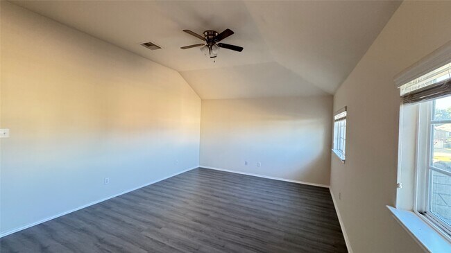 Building Photo - 914 Crestmont Trail Dr