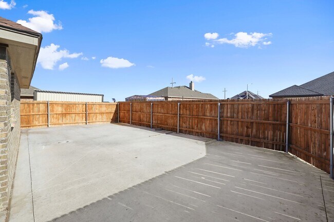 Building Photo - Stunning with 4 bedrooms in City View!