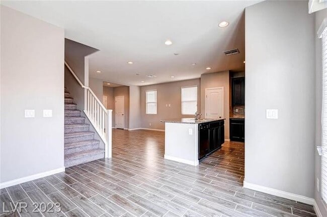 Building Photo - Beautiful 3 Bedroom Home For Rent