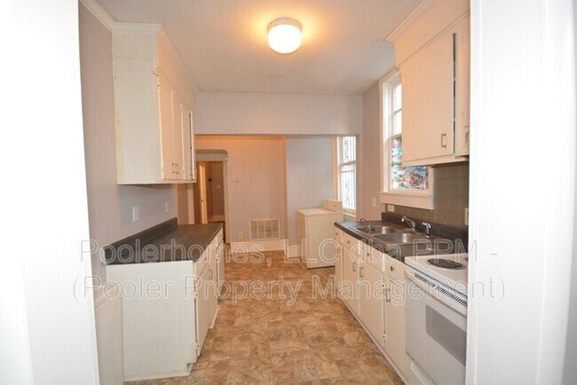 Building Photo - 536 E Waldburg St