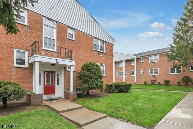 Building Photo - 565 Grove St