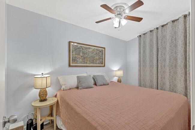 Building Photo - 23 S Forest Beach Dr