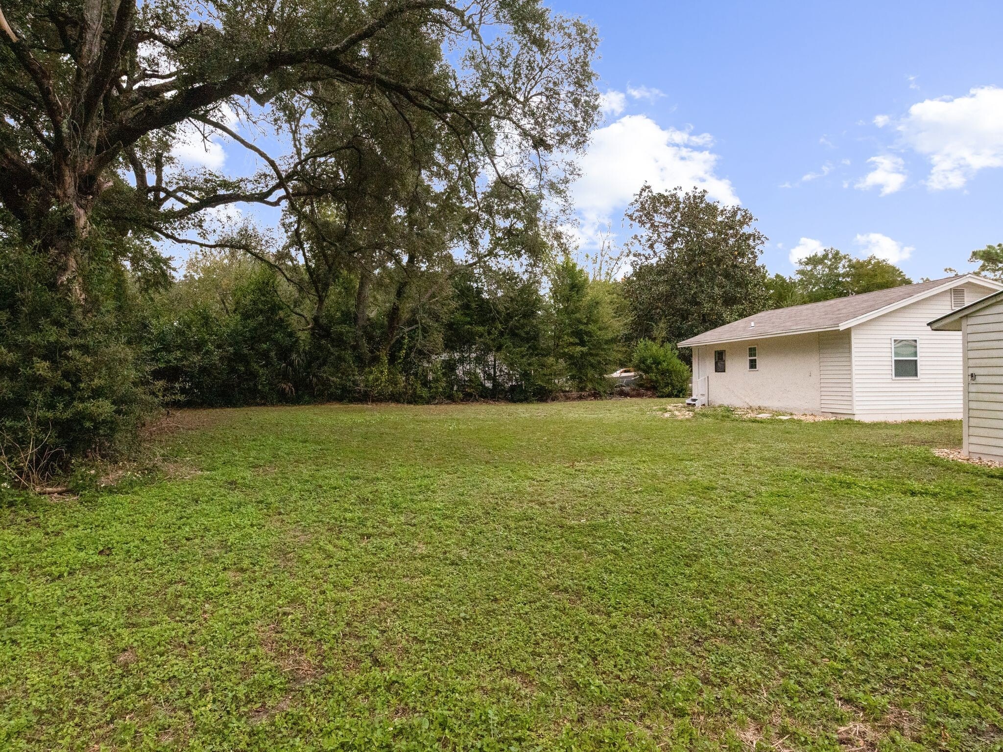 Building Photo - 1572 Cedar St