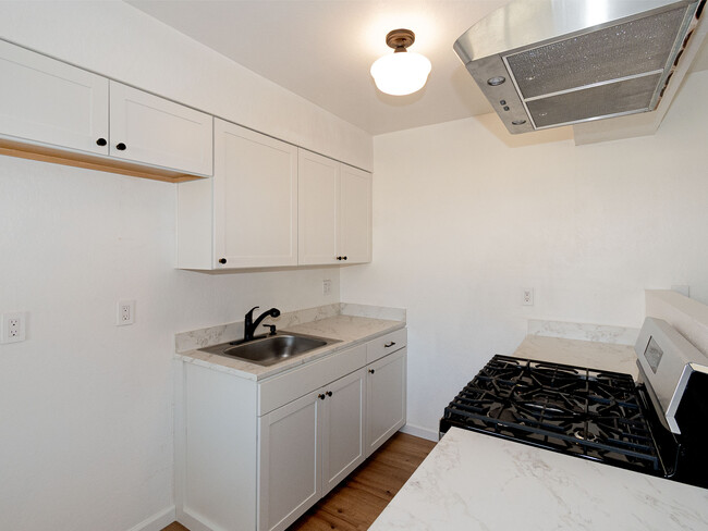 Kitchen - 321 W Orange Ave