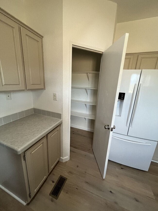 Building Photo - Beautiful Home in Fairview