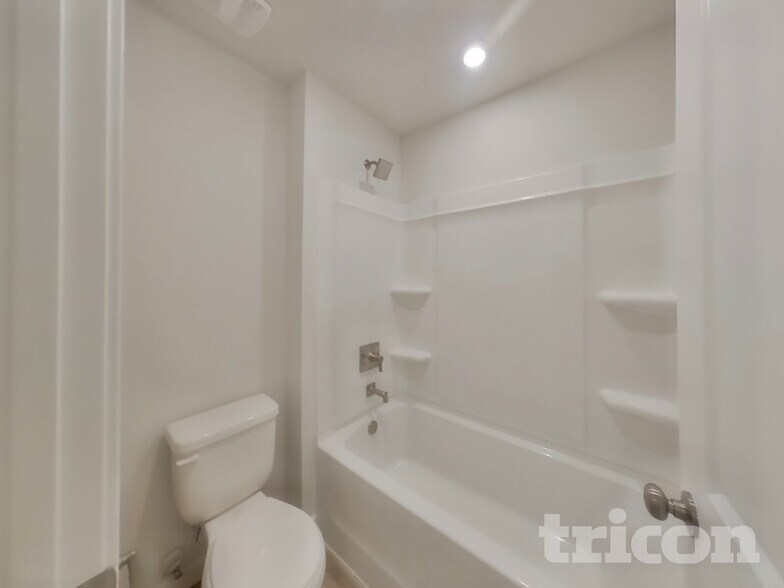 Building Photo - 14918 Macadamia Ln