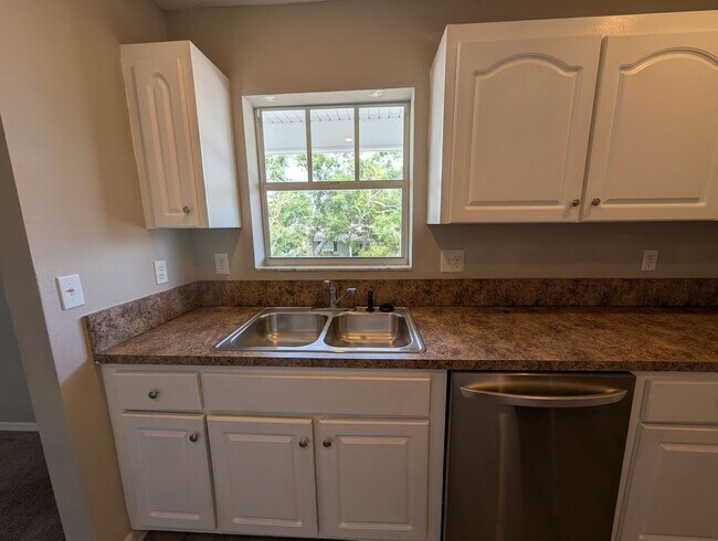 Building Photo - 9019 Cochise Ln