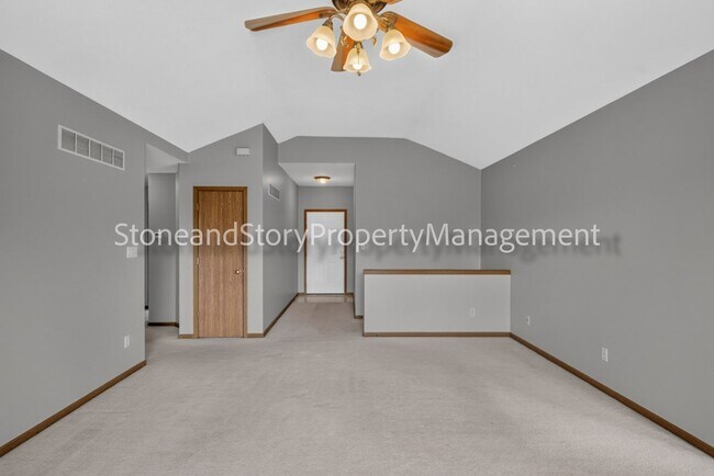 Building Photo - 6926 SW 17th St