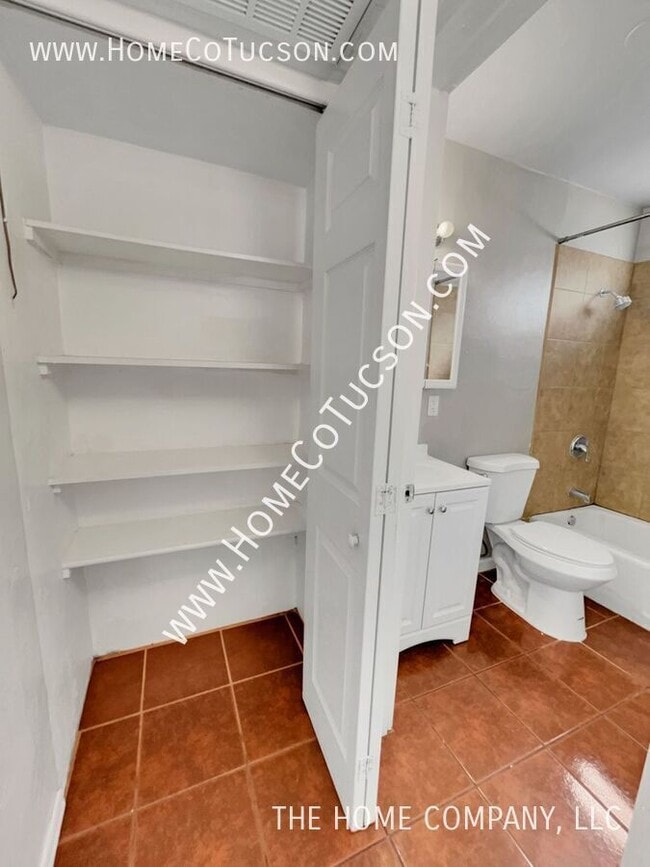 Building Photo - 851 W Calle Lerdo