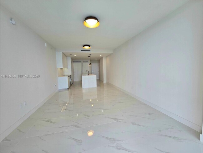 Building Photo - 700 NE 24th St