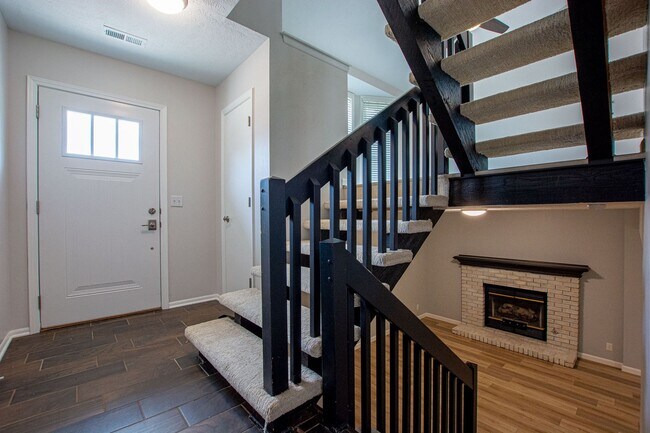 Building Photo - Super Cute 3 Bedroom / 2.5 Bath Home!