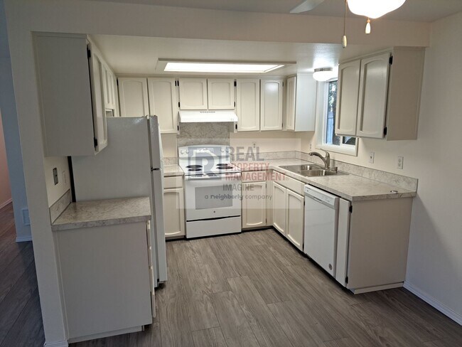 Building Photo - Newly Updated 3 Beds, 2 Bath Home on Quiet Street