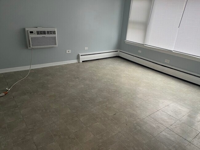 Building Photo - 13940 S Edbrooke Ave