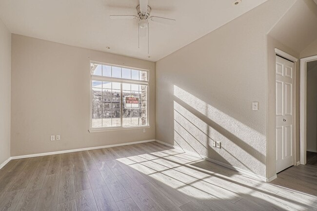 Building Photo - Move in Ready- Ground floor condo-Swimming Pool- Hot Tub and Fitness Center! Move in Special- $50...