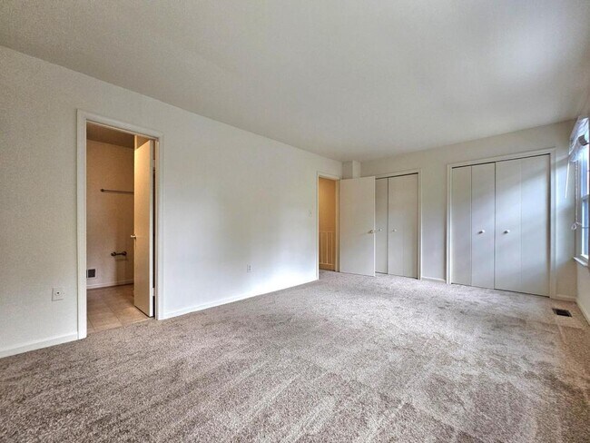 Building Photo - 4802 Treasure Ct